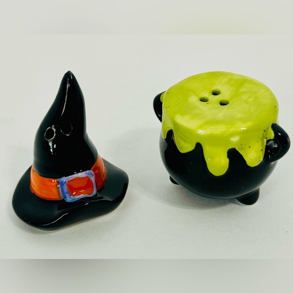 Cracker Barrel Halloween Salt and Pepper Shakers NWOT - Picture 1 of 2
